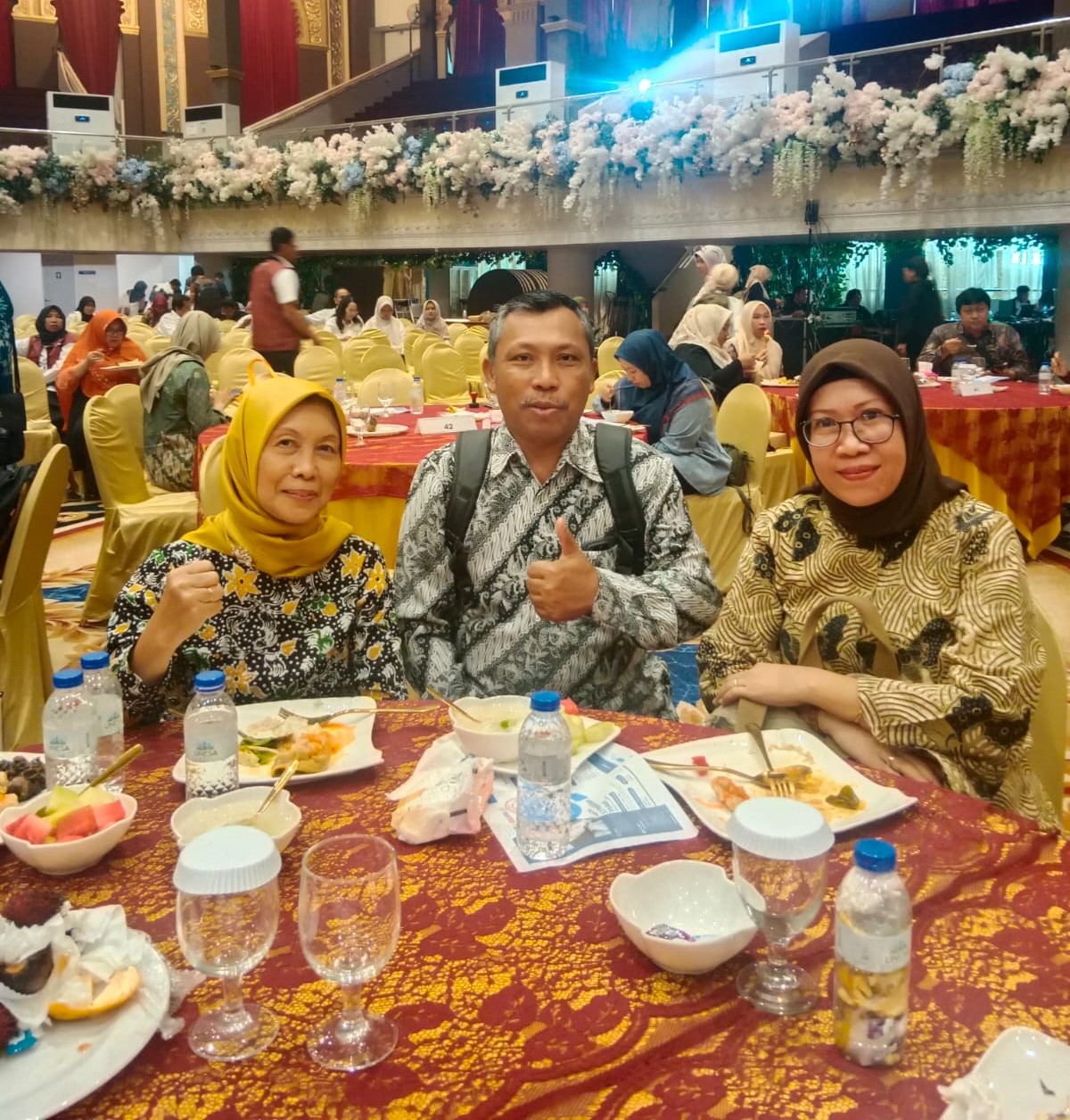 unmerbaya.ac.id