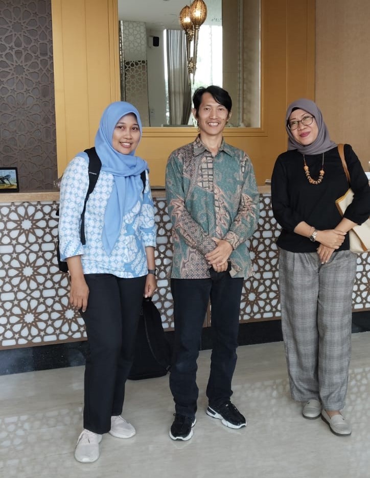unmerbaya.ac.id